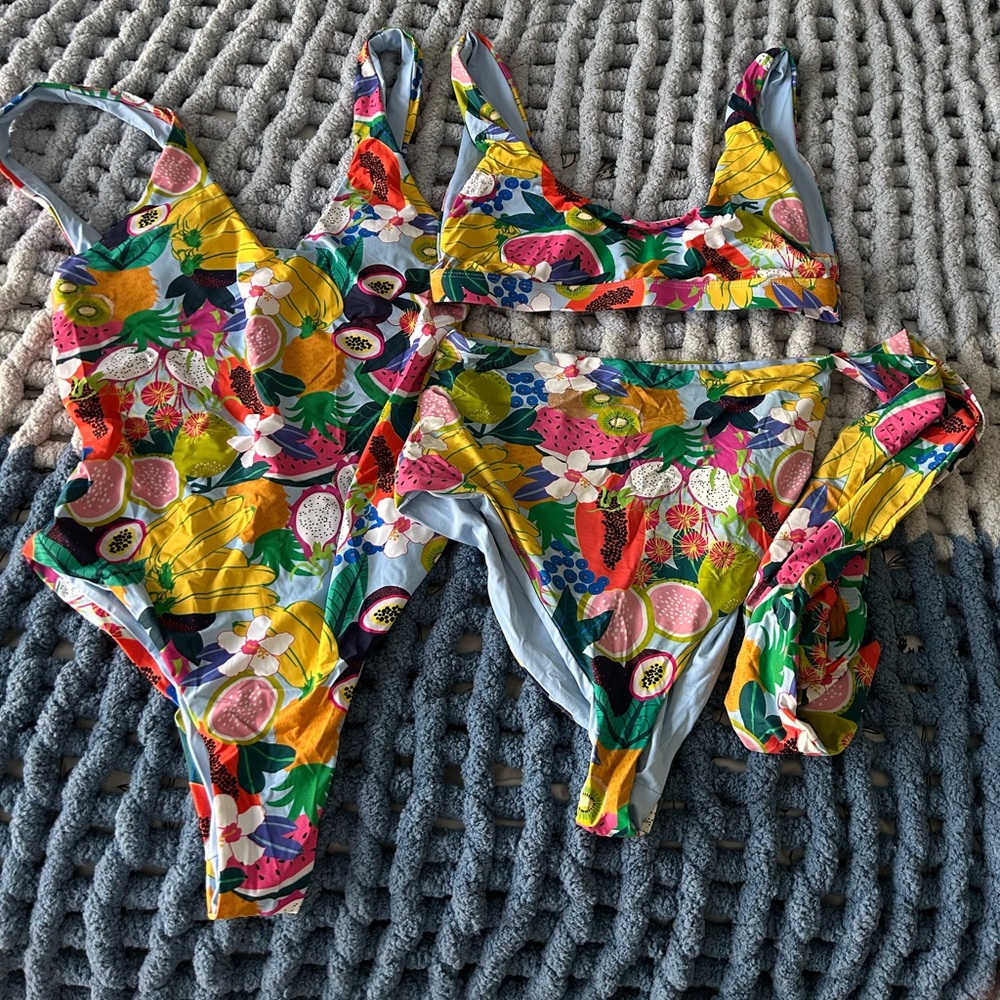 Dippin Daisy’s fruit swim lot